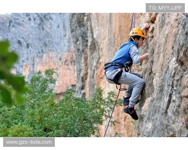 成都攀岩队以72分稳居攀岩联赛积分榜首位展现强劲实力